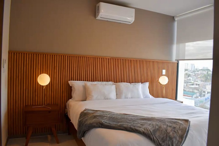 Room 2 of 16