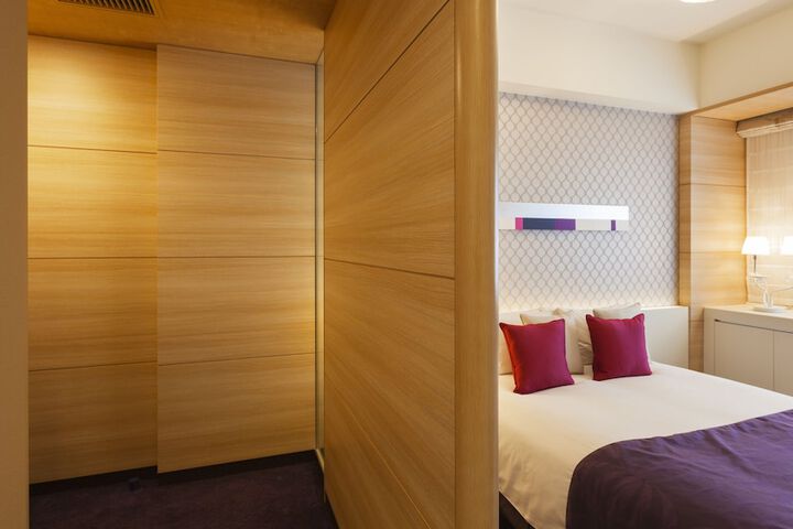 Room 18 of 151