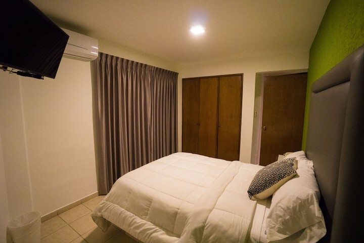 Room 6 of 37