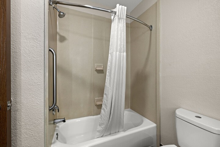Premium 2 Queen Beds (4 of 16)