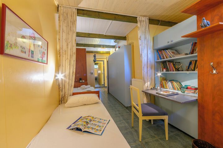 Room 2 of 40