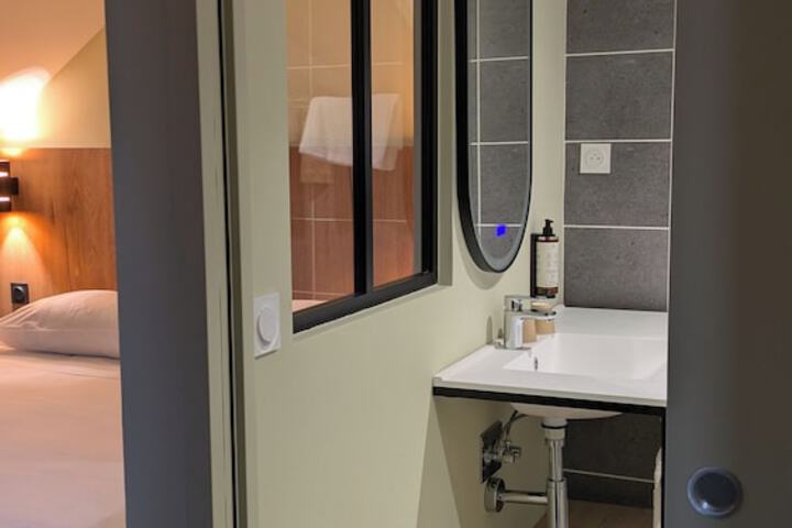 Room 18 of 27