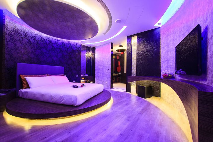 Room 9 of 75