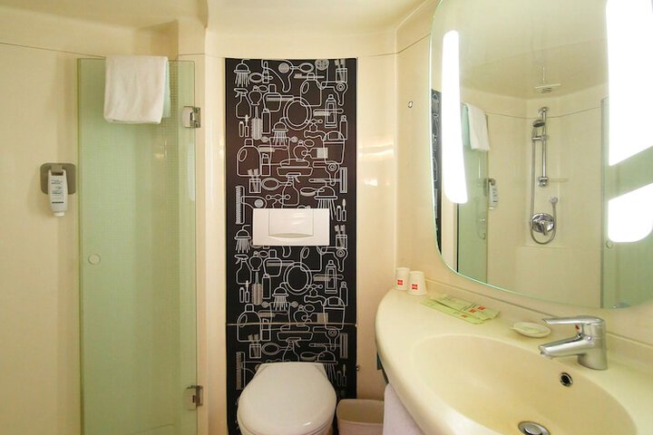 Room 29 of 70
