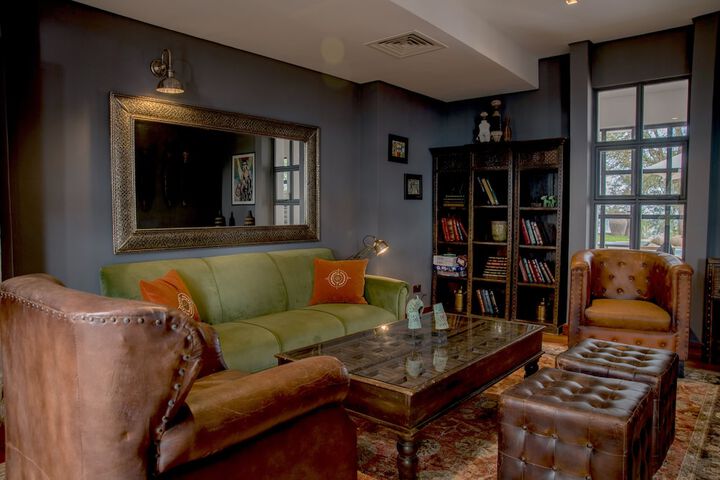 Lounge 112 of 160