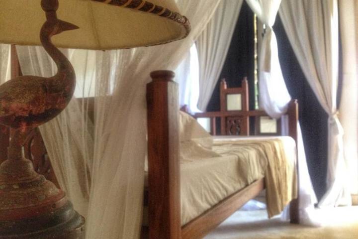 Room 4 of 30