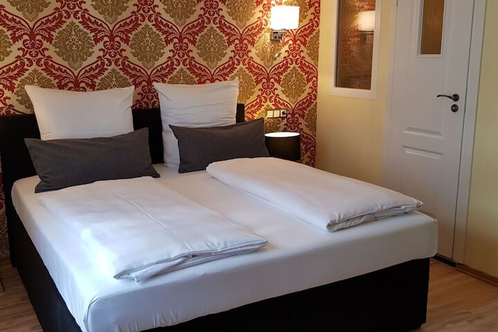 Room 5 of 79