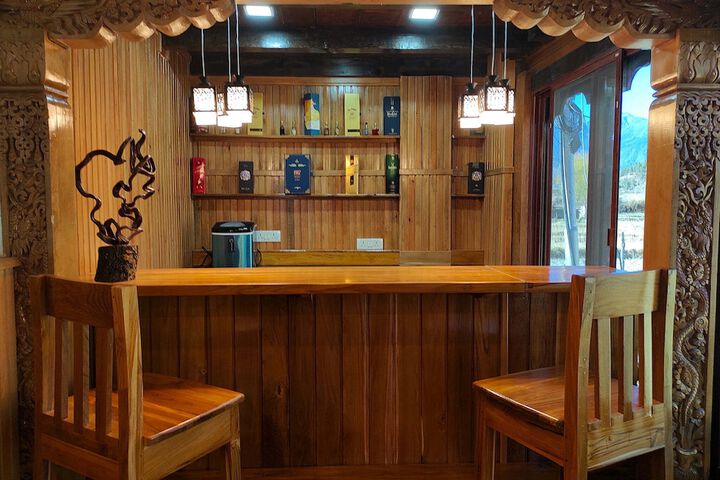 Lounge 13 of 15