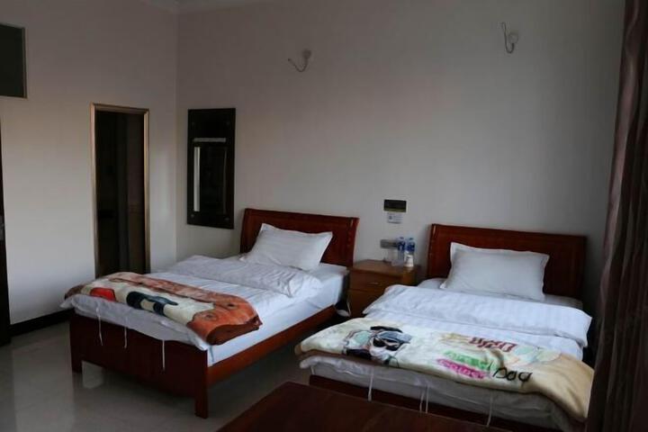 Room 53 of 142