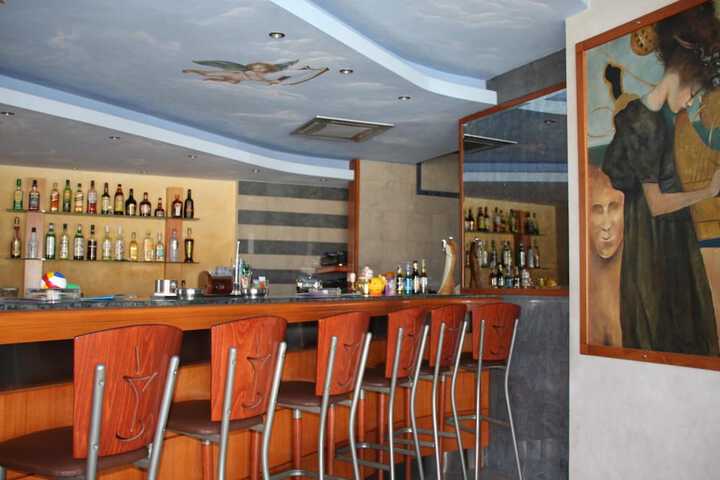 Lounge 31 of 45