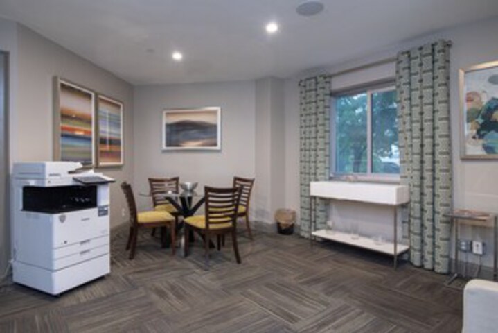 Business Center 4 of 28