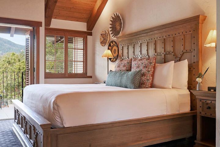 Deluxe King Bed (22 of 26)