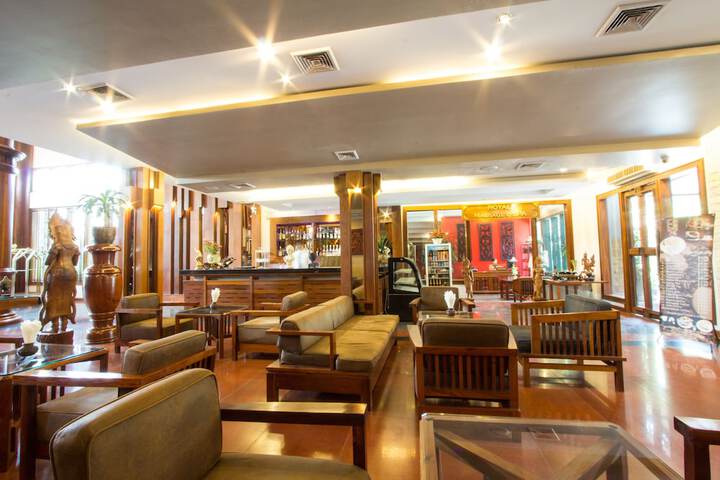 Lounge 65 of 90