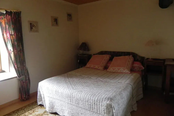 Room 4 of 10