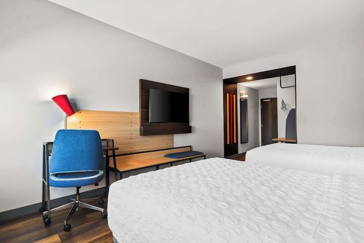 2 Queen Beds with Walk in Shower (8 of 9)