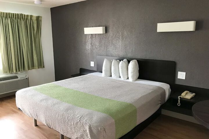 Room 14 of 70