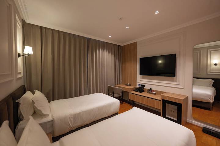 Room 11 of 37