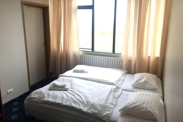Room 9 of 126