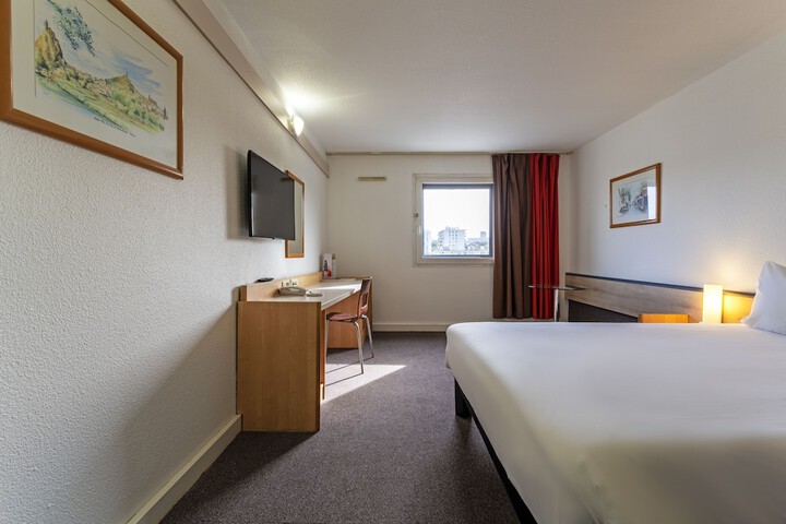 Room 2 of 36