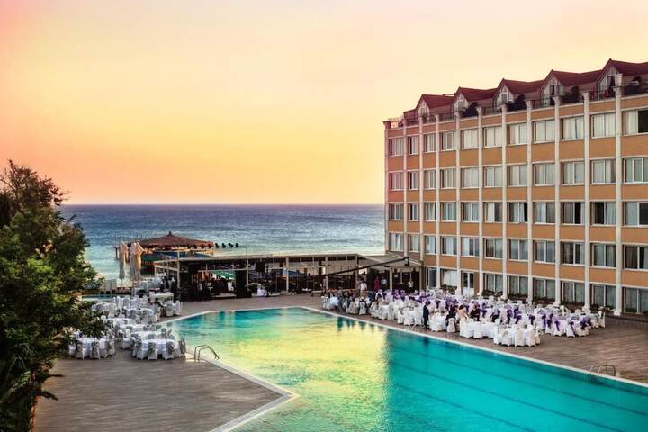 Hotel Pool