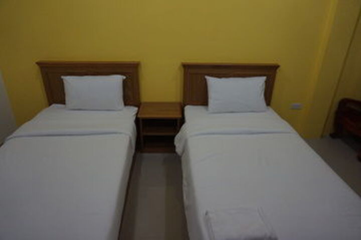 Room 13 of 18