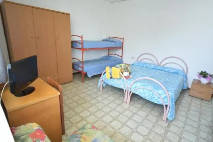 Room 3 of 7