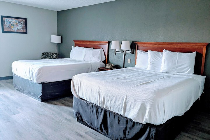 2 Queen Beds (3 of 6)