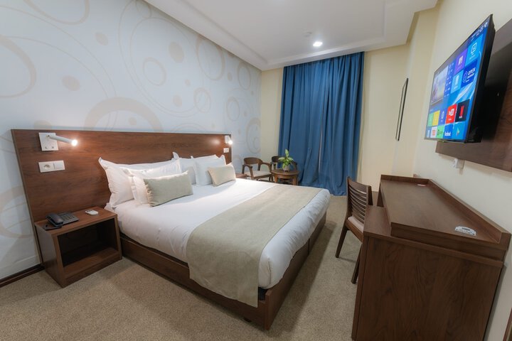Room 4 of 27