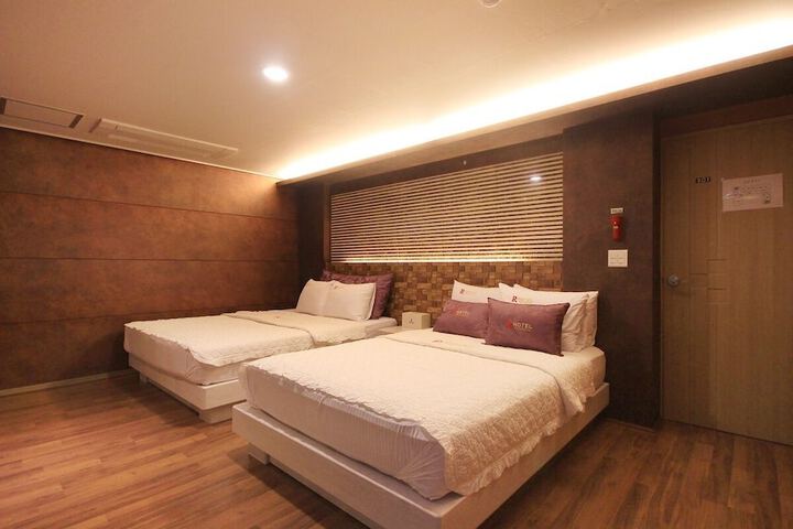 Room 16 of 59