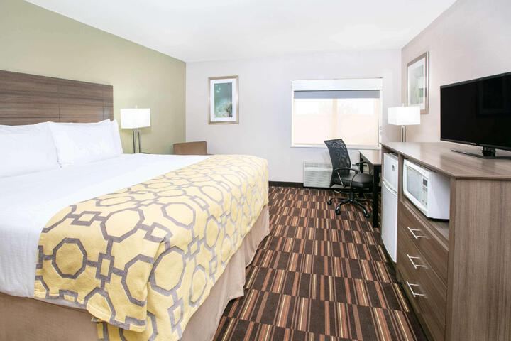 1 King Bed (18 of 19)