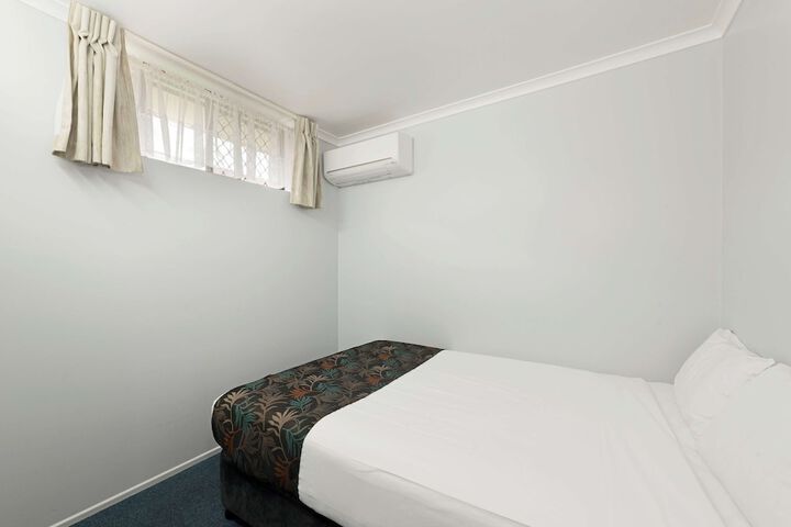 Room 27 of 61