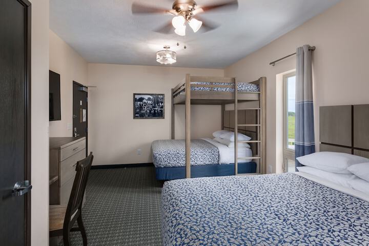 1 King Bed (31 of 39)