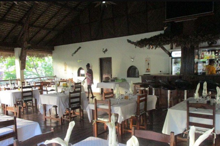 Dining 11 of 17