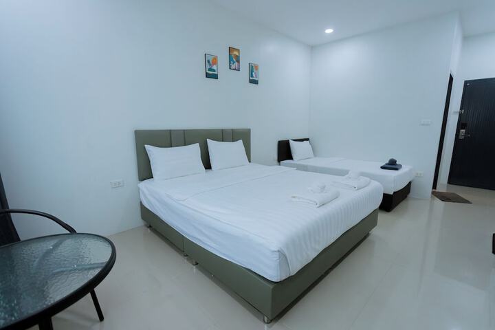 Room 8 of 23