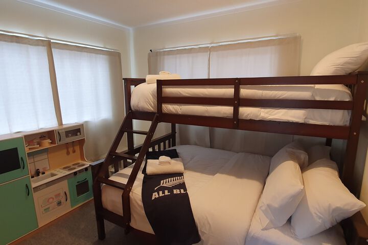 Room 5 of 8