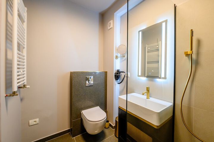 Room 51 of 70