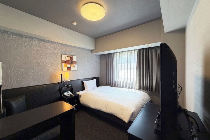 Room 7 of 27