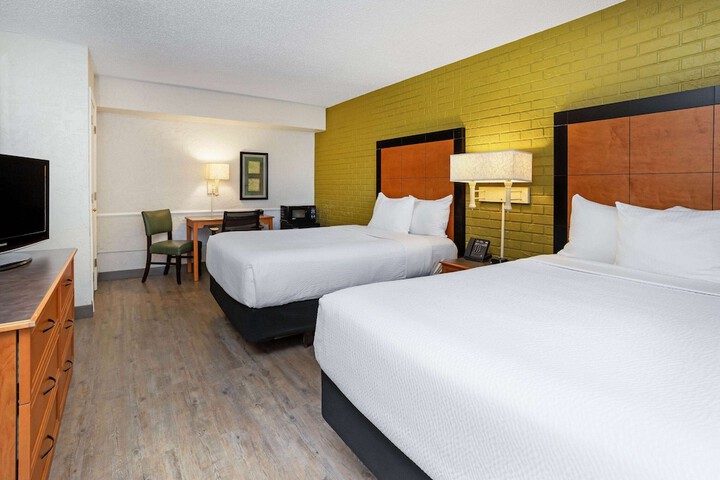 2 Double Beds Deluxe Room (12 of 15)