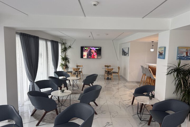 Lounge 57 of 64