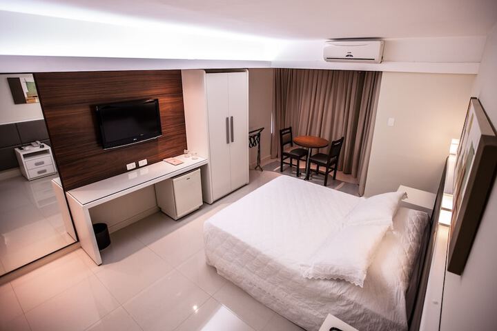 Room 4 of 103