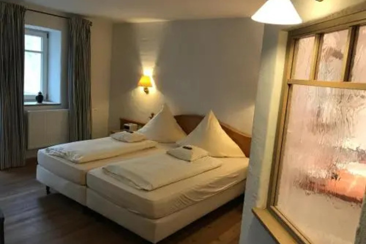 Room 2 of 18