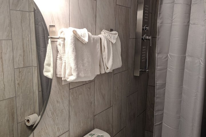Room 2 of 35