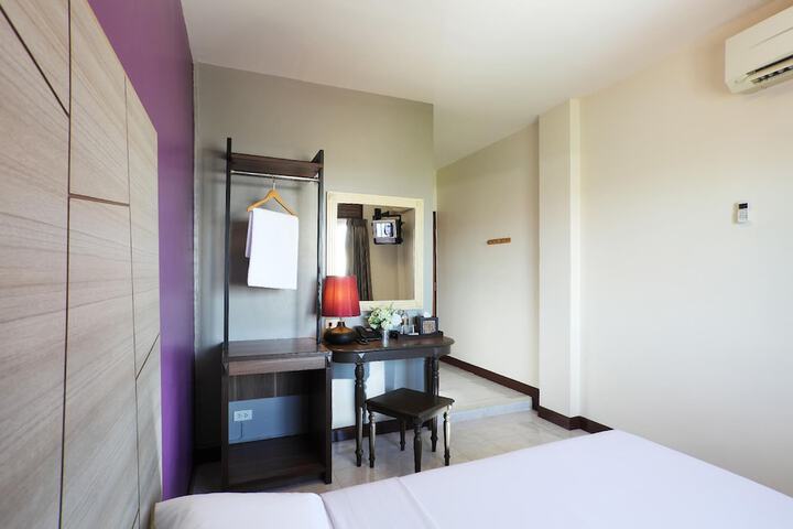 Room 6 of 98