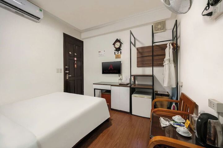 Room 13 of 23