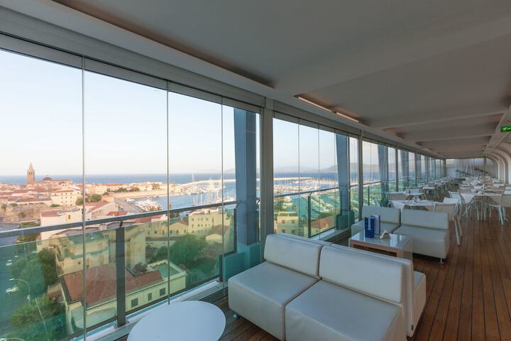 Lounge 177 of 254
