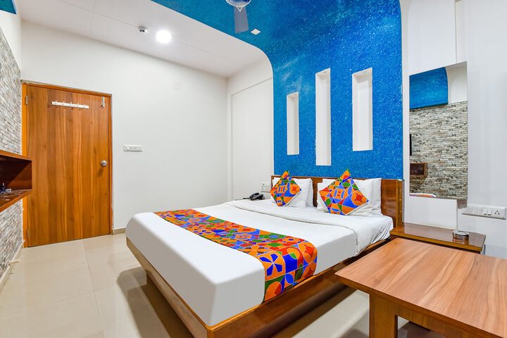 Room 10 of 27