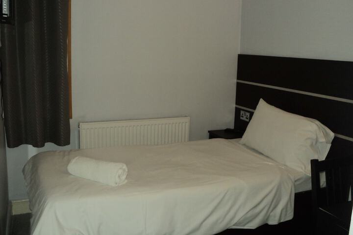 Room 10 of 72