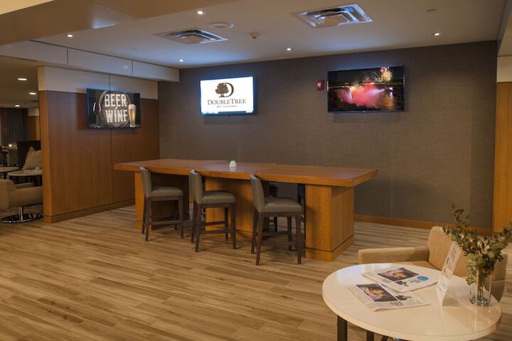 Lobby lounge