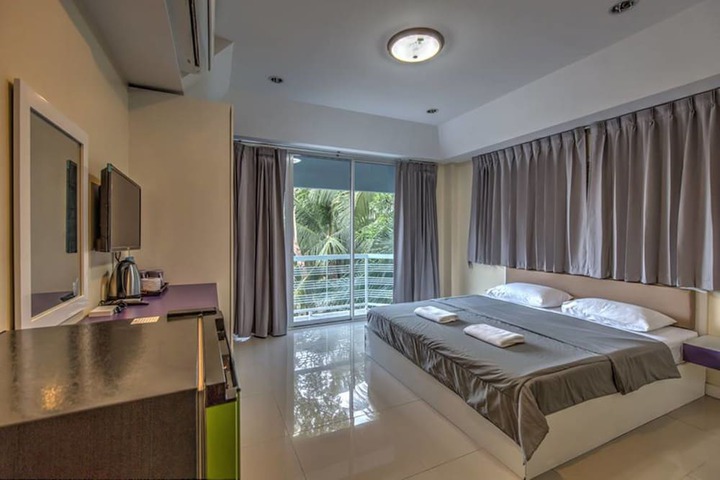 Room 6 of 30