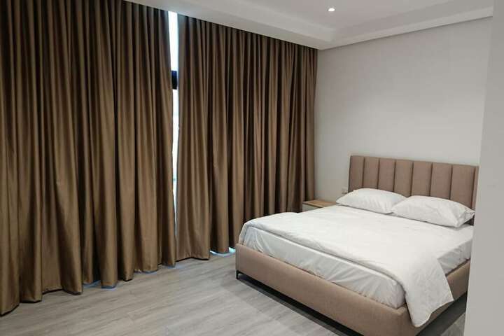 Room 6 of 13